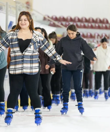 Büyükşehir Kültürpark ve Bostanlı'da buz pisti kuruyor