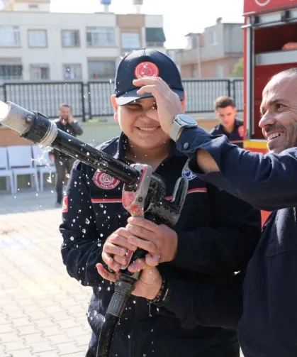 Özel gereksinimli Ahmet bir günlüğüne itfaiye eri oldu