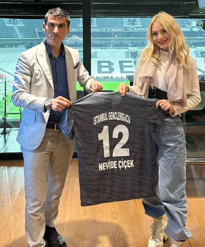 Nevide Çiçek'e Anlamlı Hediye! Özgür Subaşı'ndan İstanbul Gençlergücü forması