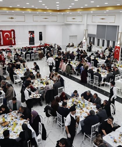 Amasya Valisi Bakan, Merzifon'da şehit aileleri ve gazilerle iftarda buluştu