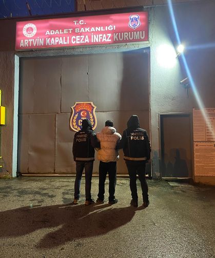 Artvin'de uyuşturucu operasyonunda yakalanan 2 şüpheli tutuklandı