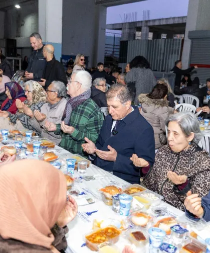 Başkan Tugay binlerce Bucalıyla aynı sofrada buluştu