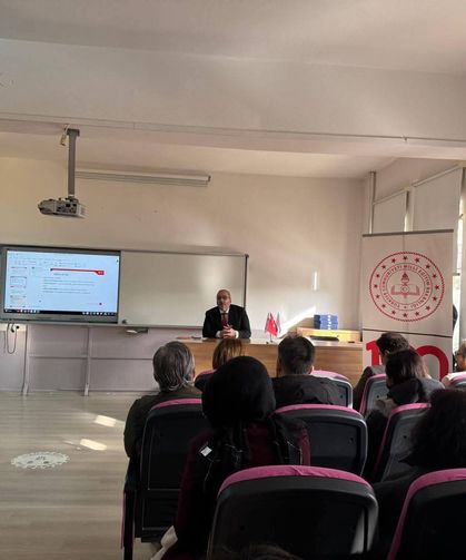 Çorum'da yazarlık atölyesi öğretmenlerle buluştu