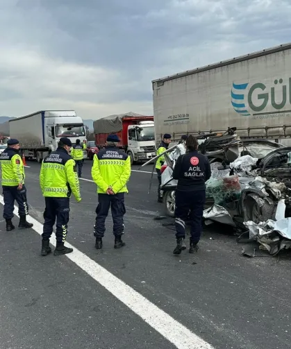 Düzce'de otoyolda feci kaza: 1 ölü, 1 yaralı