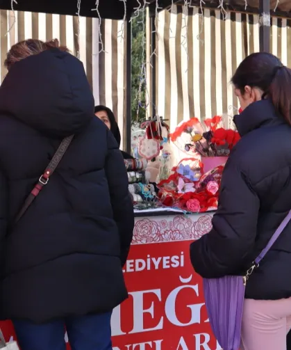 Kocaeli İzmit'te kadınların el emeği pazarı yoğun ilgi gördü