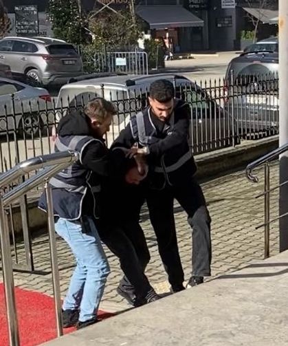 Zonguldak'ta eğlence mekanı önündeki silahlı saldırıda 2 kişi yaralandı