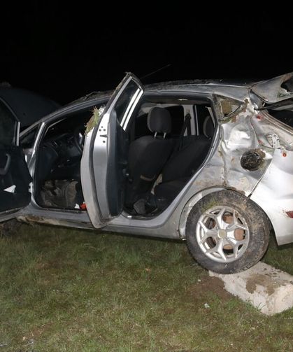 Amasya'da devrilen otomobildeki 2 kişi yaralandı