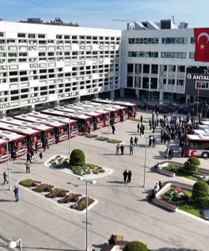 Antalya Büyükşehir'den toplu taşıma filosuna 19 yeni otobüs
