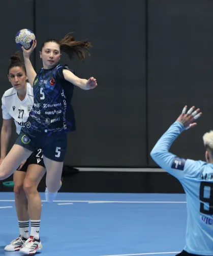 Bursalı kadın hentbolcular Avrupa'da yarı final için avantajı kaptı