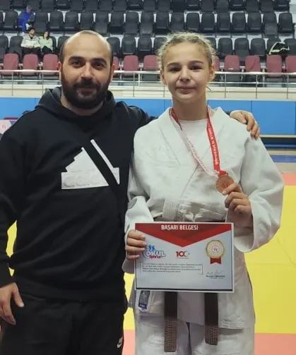İzmitli Özge Çolak Judoda Türkiye üçüncüsü oldu