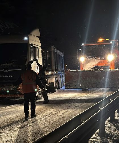 Kastamonu'da etkili olan kar ulaşımda aksamalara yol açtı