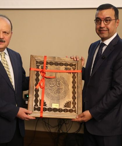 Kastamonu'da sevgi evleri ve yurtlarda kalan öğrenciler huzurevi sakinleri ile iftar yaptı