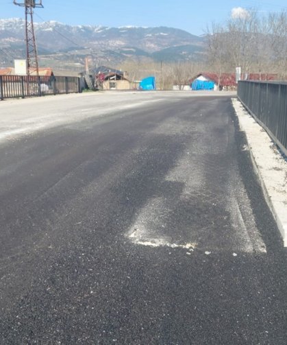 Niksar'da Şahinli-Mahmudiye grup yolundaki köprü genişletildi