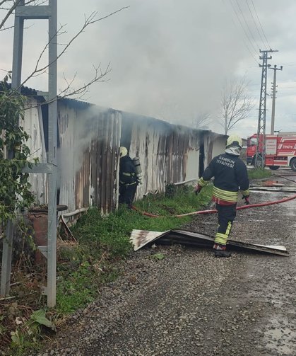 Samsun'da şantiye deposunda yangın
