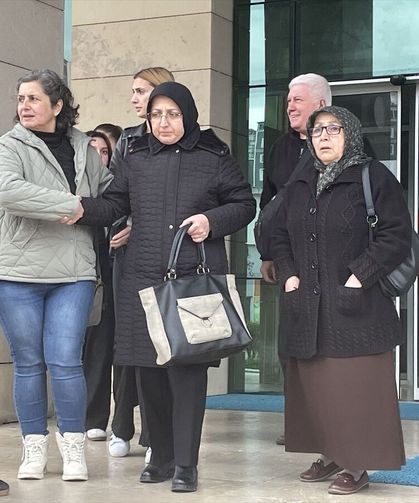 Trabzon'da eşini silahla öldürüp bekçiyi yaralayan sanığın yargılanmasına devam edildi