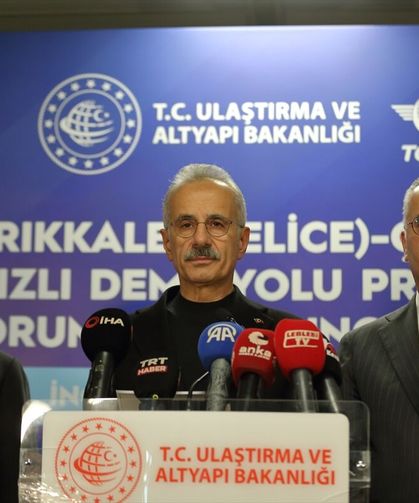 Ulaştırma ve Altyapı Bakanı Uraloğlu, Çorum'da demir yolu işçileriyle iftar yaptı: