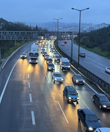 Yollarda bayram tatilinden dönüş yoğunluğu başladı