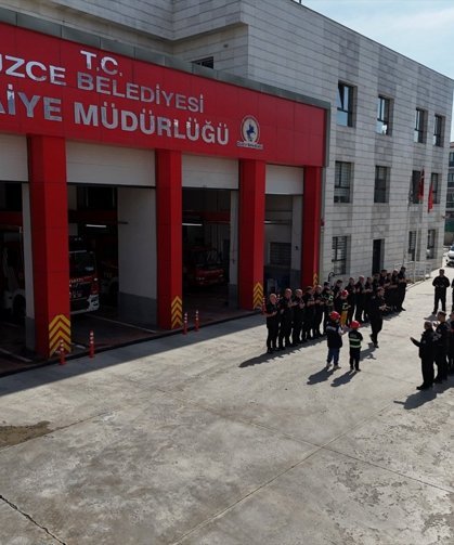 Düzce'de iki kardeşin itfaiyeci olma hayali bir günlüğüne gerçeğe dönüştü