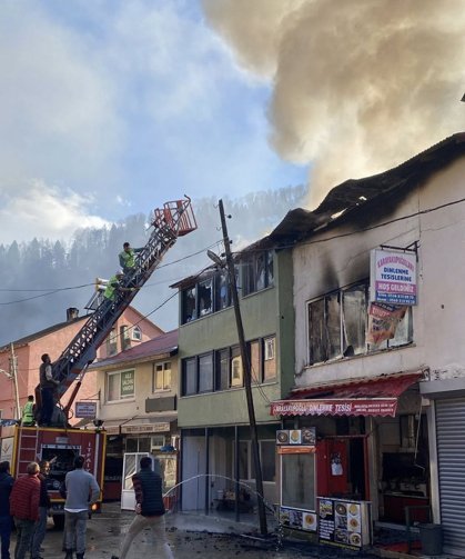 Giresun'da çıkan yangında iki binada hasar oluştu