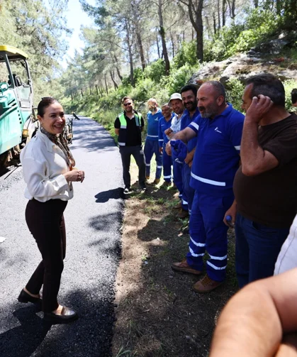 İzmir Efes Selçuk'ta asfaltlama çalışmaları sürüyor