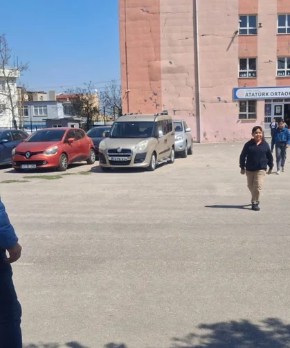 Keşan'da okullarda polisler nöbette, bahçeler veliye kapandı!