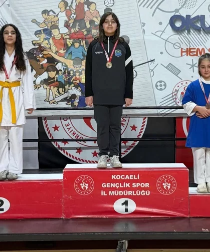 Kocaeli Çayırova'ya karatede 16 madalya birden