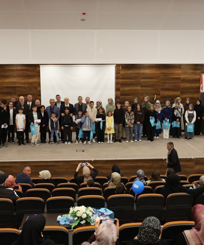 Bayburt'ta 'Ufka Yolculuk Bilgi ve Kültür Yarışması'nda dereceye girenler ödüllerini aldı