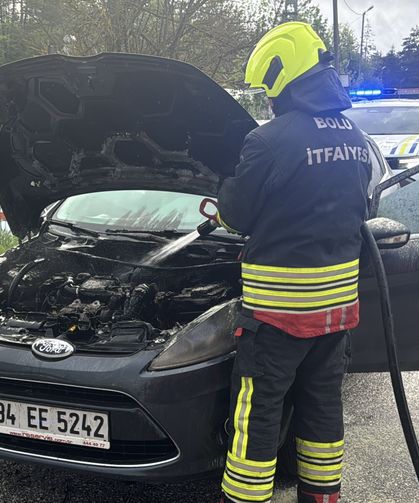 Bolu'da seyir halindeki otomobilde çıkan yangın söndürüldü