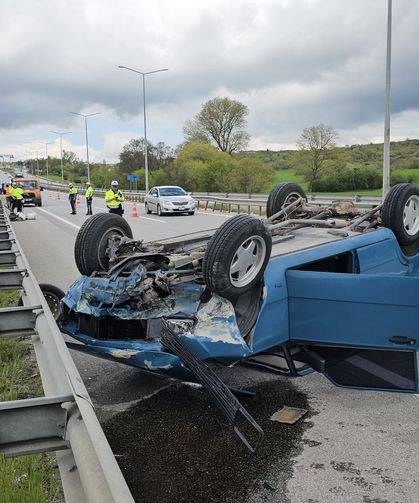 Çorum'da hafif ticari aracın çarptığı otomobilin sürücüsü yaralandı