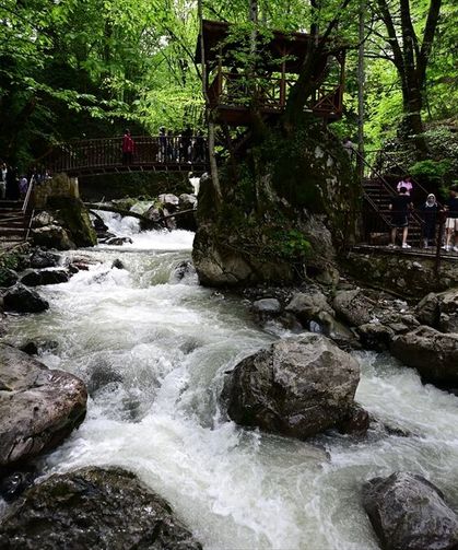 Düzce'deki turizm merkezleri bayram tatilinde misafirlerini ağırlıyor