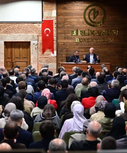 Efkan Ala Birlik Vakfı'nda gençlerle buluştu