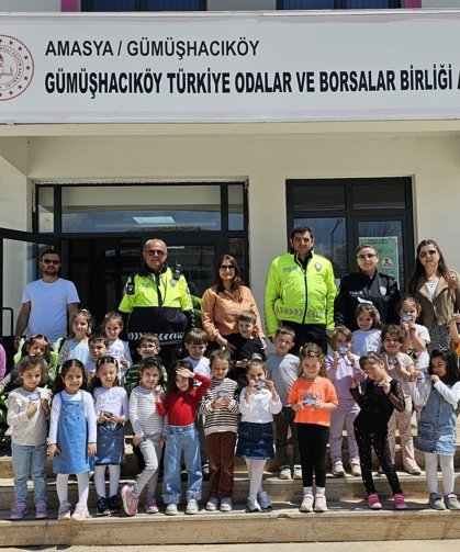 Gümüşhacıköy'de minik öğrencilere trafik eğitimi