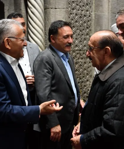 Memduh Büyükkılıç çocukların bayram sevincine ortak oldu