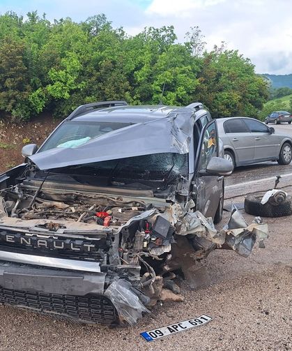 Niksar'da iki otomobilin çarpıştığı kazada 3 kişi yaralandı
