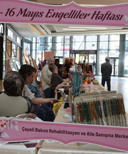 Rize'de 'Sevgi Varsa Engel Yok' sergisi açıldı