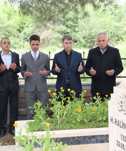 Solingen faciasında hayatını kaybedenler, Amasya'daki kabirleri başında anıldı