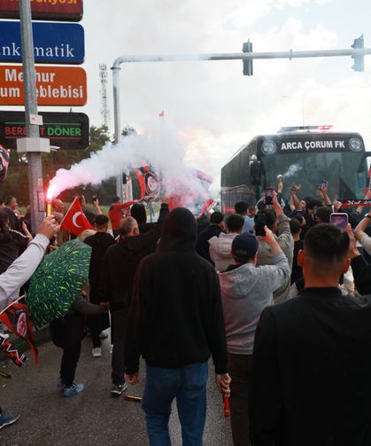 Süper Lig'e yükselen Çorum FK, kentte coşkuyla karşılandı