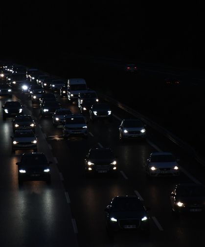 Tatilcilerin dönüşe geçmesiyle Anadolu Otoyolu ve D-100 kara yolunun Bolu kesiminde yoğunluk oluştu