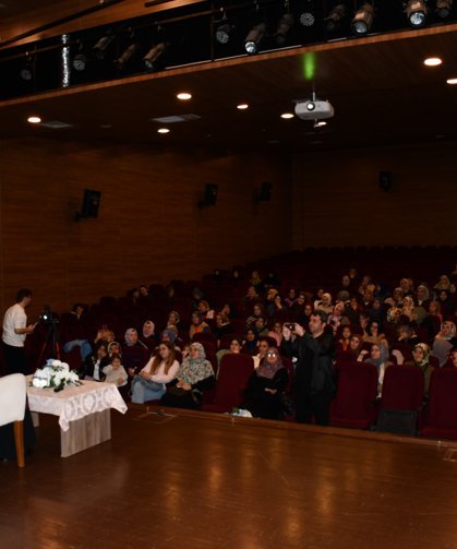 Vezirköprü'de 'Şuurlu aileler, şuurlu nesiller' söyleşisi düzenlendi