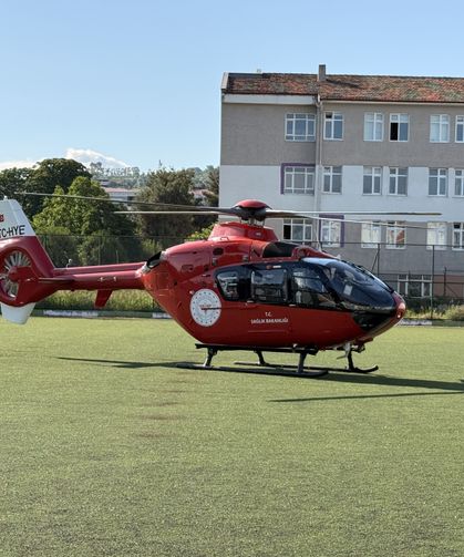 Beyin kanaması geçirdiği şüphelenilen hasta ambulans helikopterle hastaneye kaldırıldı