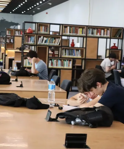 İzmit'te sınav öncesi gençlerin adresi kütüphaneler