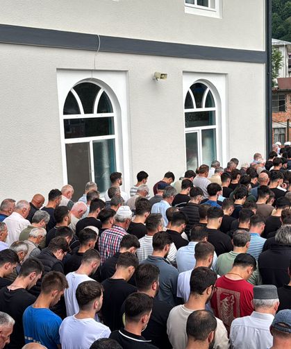 Rize'de trafik kazasında hayatını kaybeden gencin cenazesi defnedildi