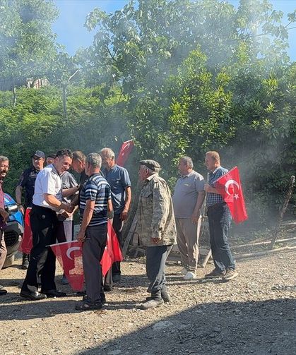 Samsun'da vatandaşlardan jandarmaya sürpriz kutlama