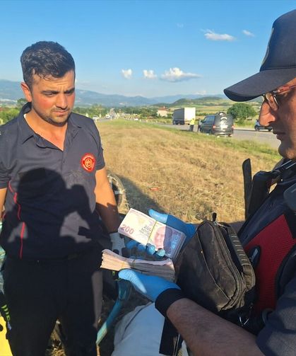 Tokat'ta hafif ticari araç ile minibüsün çarpıştığı kazada 4 kişi yaralandı
