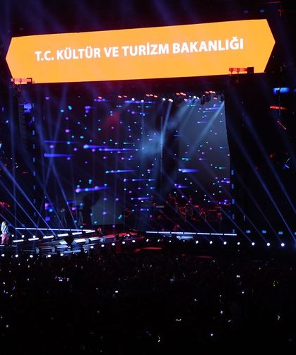 Trabzon Kültür Yolu Festivali kapsamında Demet Akalın sahne aldı