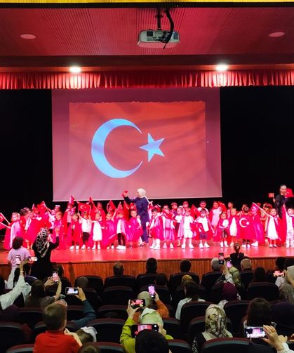 Vezirköprü Bebek ve Çocuk Kütüphanesinde eğitim alan 60 çocuğa belge verildi