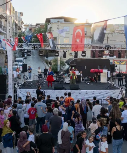 İzmir'de mahalle kültürü yeniden canlanıyor