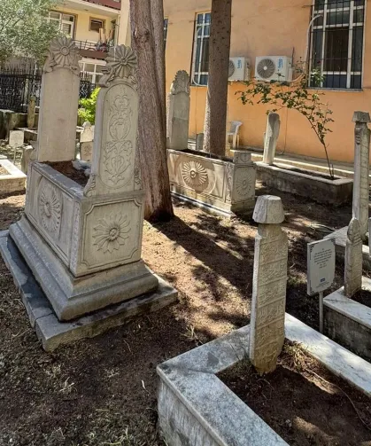 İzmit Hüseyin Paşa Camii haziresine Büyükşehir vefası