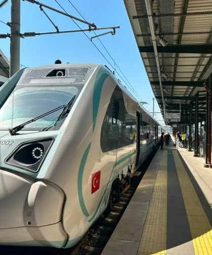Millî elektrikli tren seti Trakya'da ilk seferine çıktı