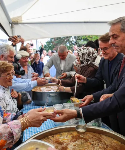 Sakarya'da aşure bereketi paylaşıldı
